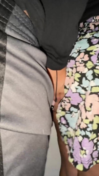 Puoi Vederlo Quando Accarezza Il Pene Dello Sconosciuto