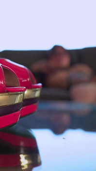 Cewek semok latina dengan sepatu hak tinggi warna merah lagi asik seks bdsm