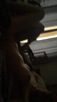 Je Suis Un Peu Nue Avéc Mes Seins