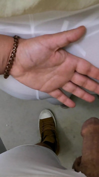 Passageira de branco veja através da moagem da bunda gorda no meu pau