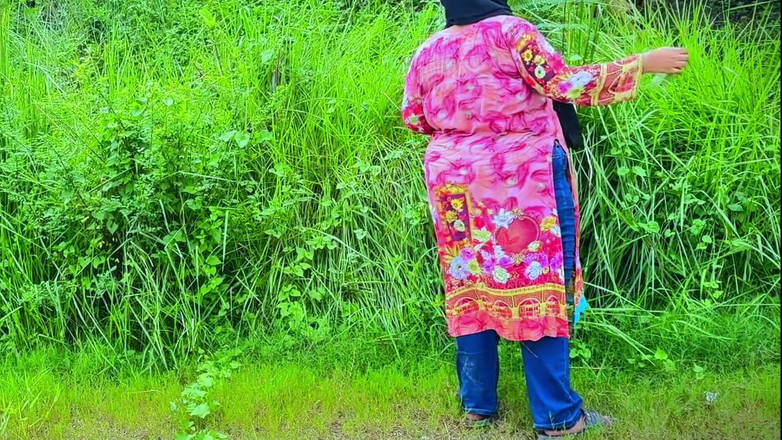 Aria Mia: Büyük götlü ateşli güzel Müslüman kız ormanda seks videosu