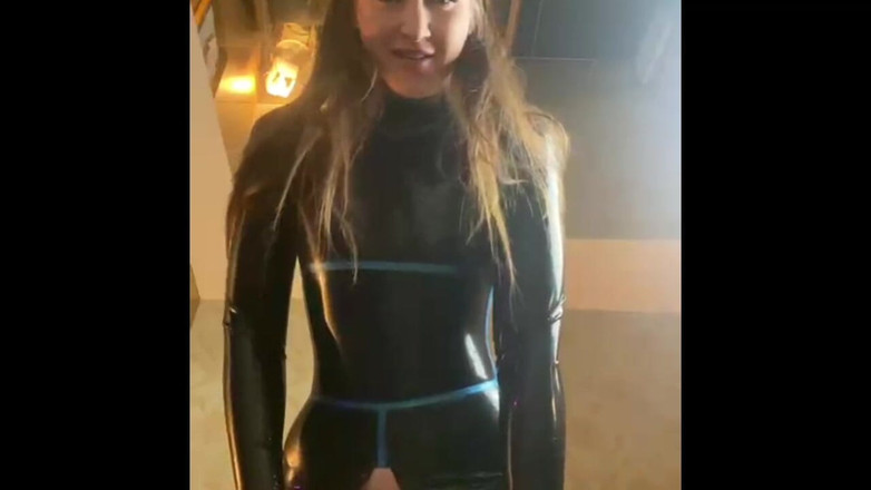 Vivienne l'Amour: Vivienne l'amour - succhialo cagna strapon punto di vista