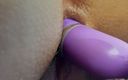 Lala Licious: Masturberen met paarse billenkoeken