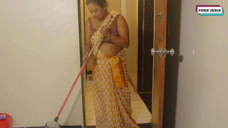 Porn India Studio: सुंदर हॉट नौकरानी की मालिक द्वारा जोरदार चुदाई