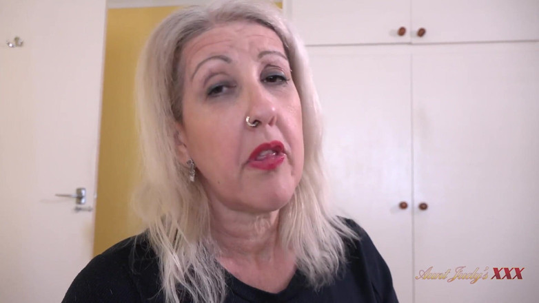 Aunt Judy's XXX: AuntJudysXXX - Mama ta vitregă matură doamna Maggie îți găsește chiloții furați (vedere...