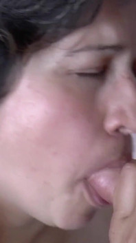 Putas alemanas con coño mojado folladas por una polla dura - parte 24