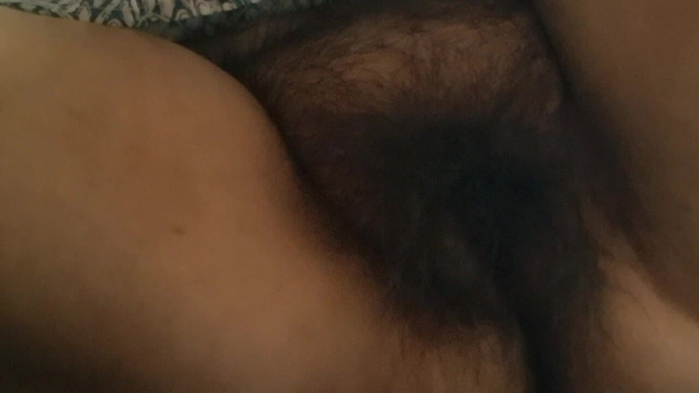 Mommy big hairy pussy: Sous la robe, surprise