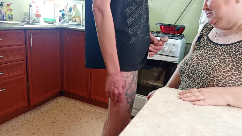 Zona901: La vecina dejó de tomar café y comenzó a chuparme...