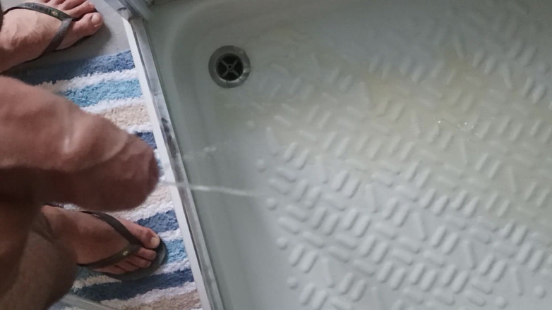 Rob88xxx888: Big dick piss gay toilet