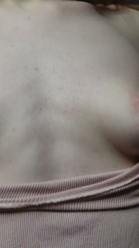 Juego De Tetas Apretando Mis Pequeñas Tetas Y Pezones
