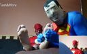 Feet&amp;More: Супермен щекотка, засвет