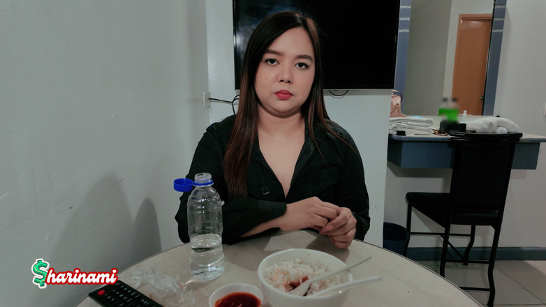 AsianSharinami: 호텔 웨이트리스, 룸서비스 그 이상 제공