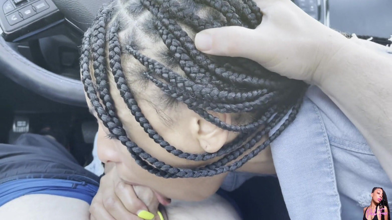 Pink Foxx: Macecha dává své první kouření v autě