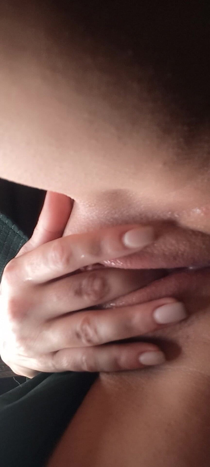 Katrin20: In Einem Kleid Ohne Unterwäsche, Blick Von Unten