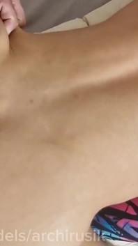 Lamiendo Su Agujero Suave Y Mojado, Comenzó a Follarla Con Semen Caliente