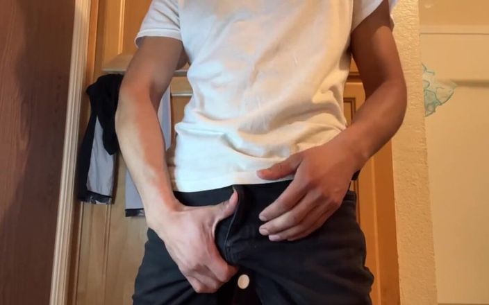 Xooshua (xblue18): Twink dễ thương với một dương vật lớn và một...