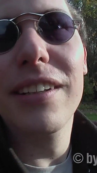 Sperma-milf bläst den schwanz