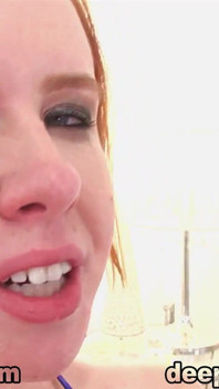 Štíhlá teenagerka Kierra Wilde POV hluboké kouření a polykání spermatu