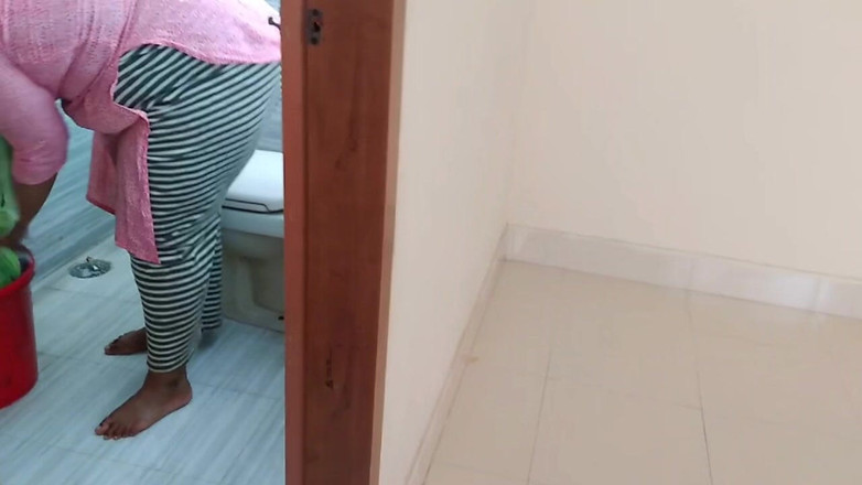 Aria Mia: Ibu mertua seksi India dikongkek oleh menantu tiri semasa dia...