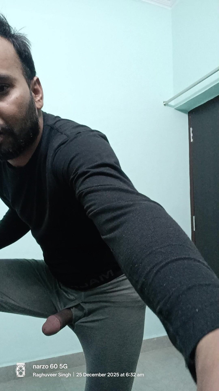 Rajasthani-old-lover: Uomo indiano di desi si gode la doccia e spettacolo...