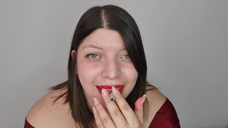 Alice H: Smoking Close-up