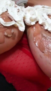 La bbw viene scopata in faccia in un'azione bagnata e disordinata