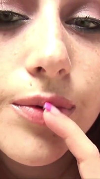 射在我的嘴里，以卡梅伦爱为特色
