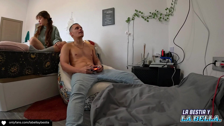 Labestiaylabella: Tôi không để anh kế của tôi chơi và thuyết phục...