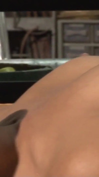 Žádostivá brunetka Babes rozveselí blondýnku s parní lesbickou trojkou s lízáním zadku