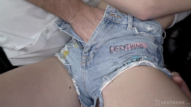 21 Sextreme: 21 Sextreme - Sexy teenagerka Candice Demelzza dává sexy orál a šuká...