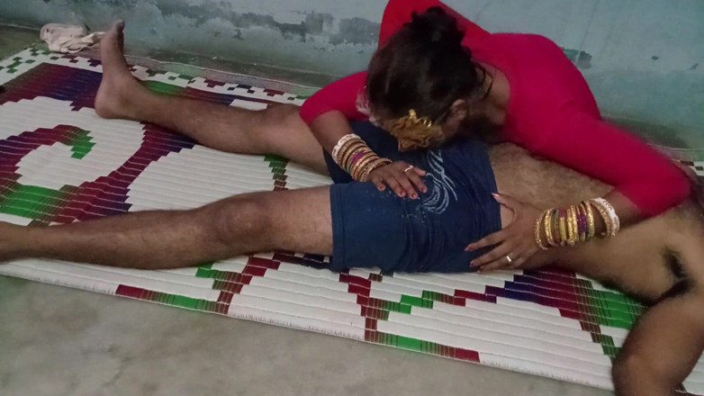 FireeCouple: 初めてのインド人メイドがディックに触れる