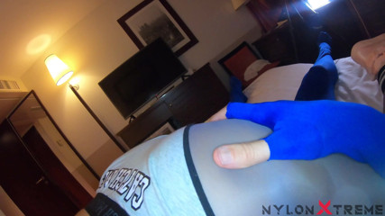 Nylon Xtreme: Nora Luxia в спортзале в видео от первого лица, серые колготки