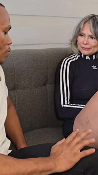 Colombiansk MILF knullar Stranger's BBC Som creampies hennes fitta - Monique Fuentes och Brandon Cruz.