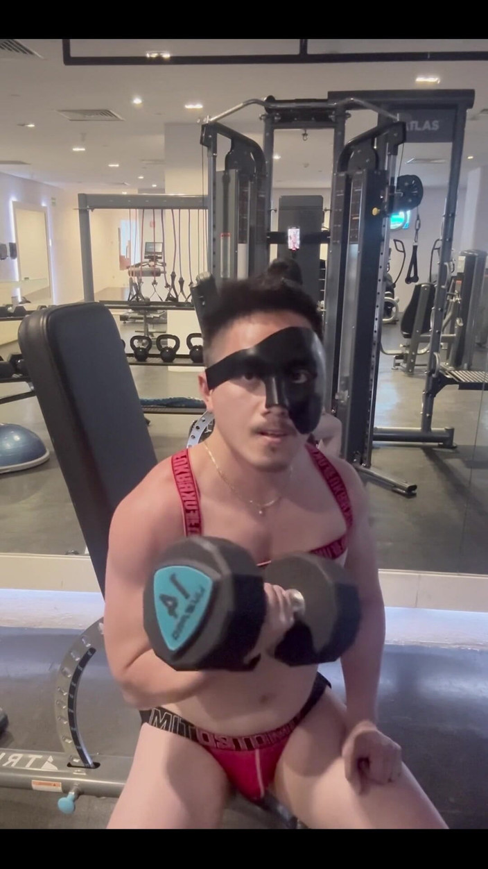 barenakedboy: Flexing ve společnosti Gym