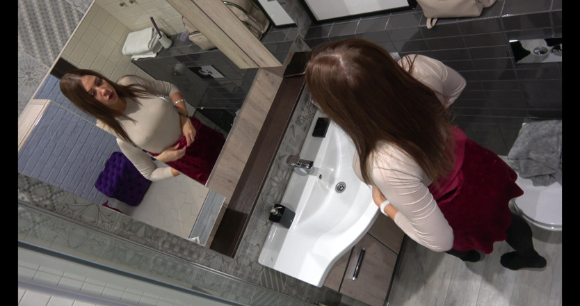 Milfs and Teens: Zrzka MILF se připravuje na rande s mladším mužem