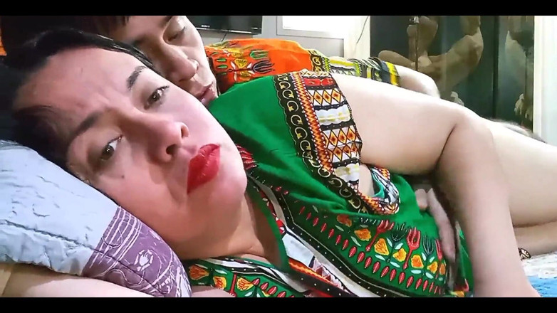 BBW Kelly Mom: Indische stiefmoeder wordt hard geneukt door haar stiefzoon.