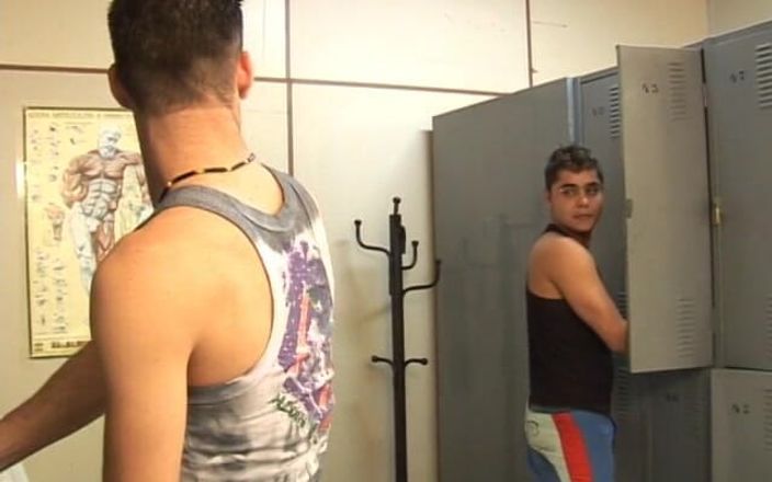 Gays Case: जिम प्रशिक्षक Andrey andrade लैटिन ट्विंक एलन मेंड को मांसपेशियों के तनाव को दूर करने में मदद करती है