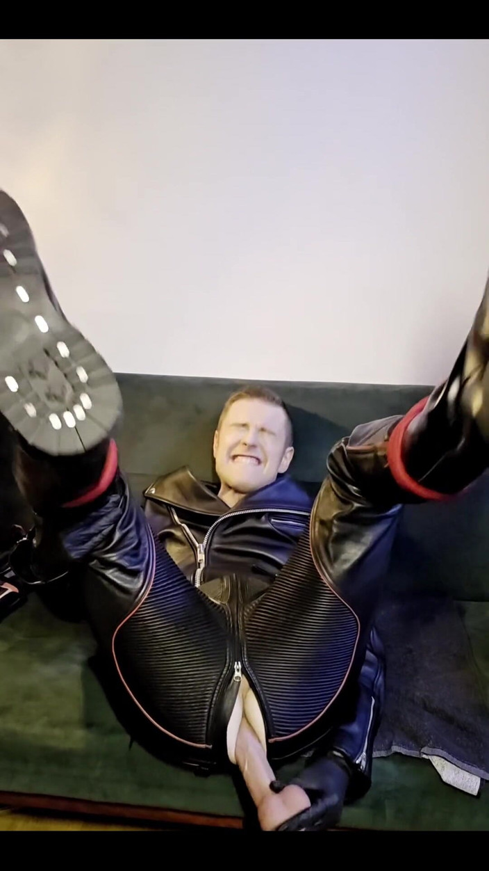 Roman Heart: In Latex with Dildo