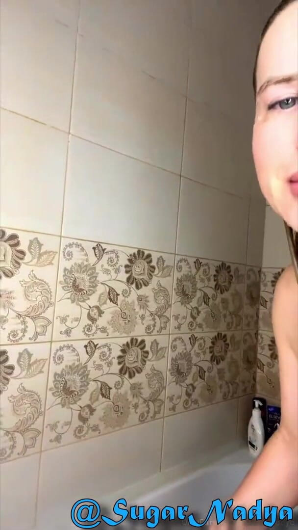 SugarNadya: SugarNadya wash her sweet pussy in the shower