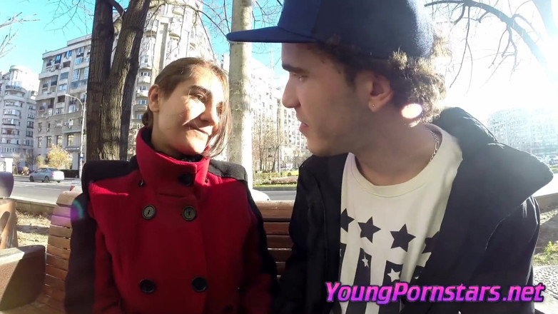 Young Pornstars: Pár se setká na ulici a rozhodne se jít na šukání