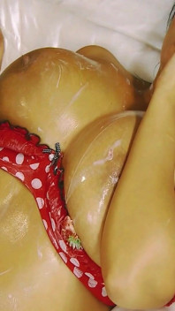 Beschmierte lesben, szene-1_a paar kurvige MILF-lesben bedeckt sich mit schlagsahne und lecken sich die muschis des anderen