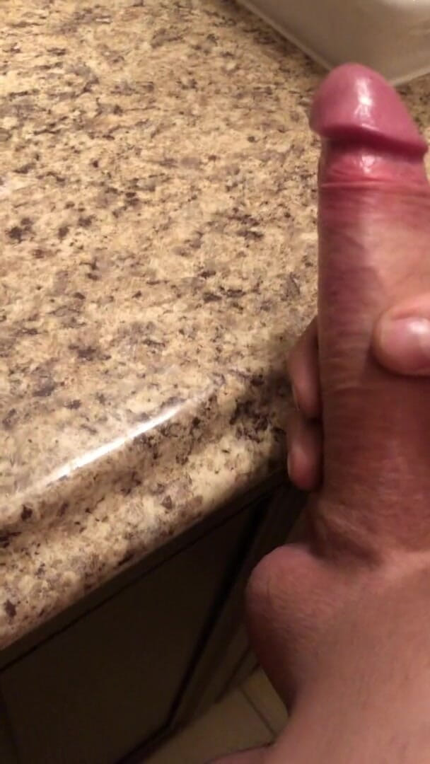Daddyorgasmik: Jerking off in my bathroom