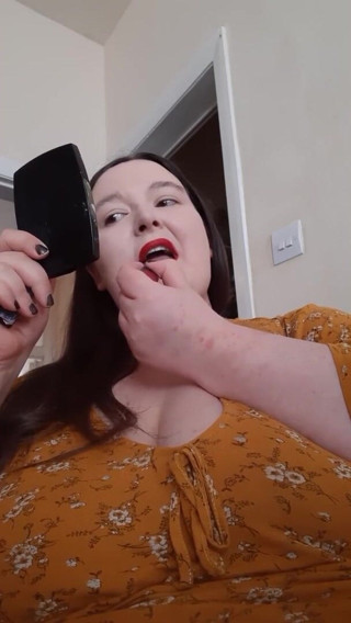 SSBBWLadyBrads: Fan club exclusive - Putting on my make up