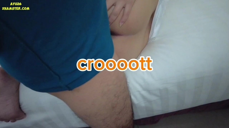 Ayu soraya: Ein viraler schuss eines smashing pumpkin pie