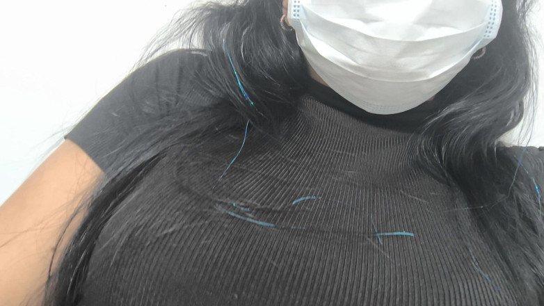 NEGRITA SEXY: Ze heeft iets abnormaal in haar vagina!! Een vreemde bult...