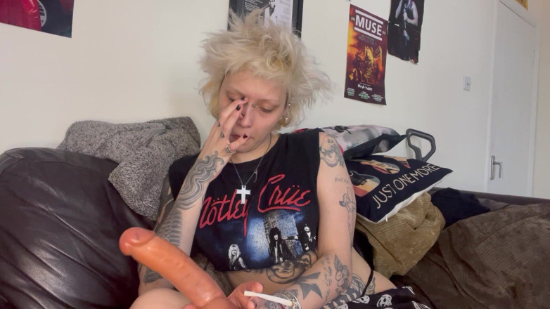 Glitterqueen1999: Labă cu fumat tăcut joi muie scuipat limba lungă