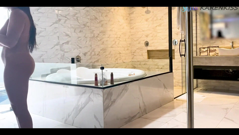 Karen Kiss: Jag sprang iväg med möbelförsäljaren vid lunchtid och hanrej hittade...