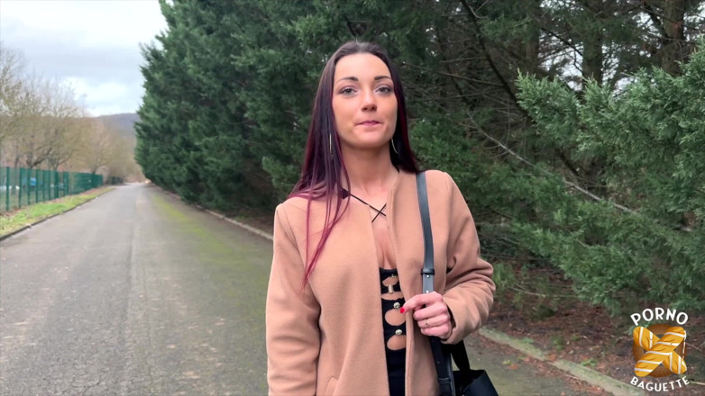 Porno Baguette: Angela, zeița sexului, adoră sexul în trei