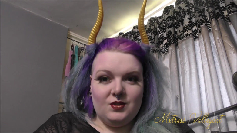 Mxtress Valleycat: Demonic nail tapping