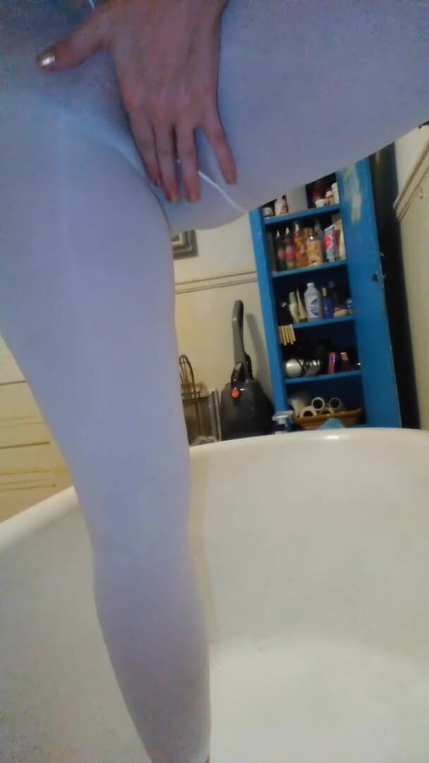 Nylon MILFS: Pregnant milf shows pantyhose piss